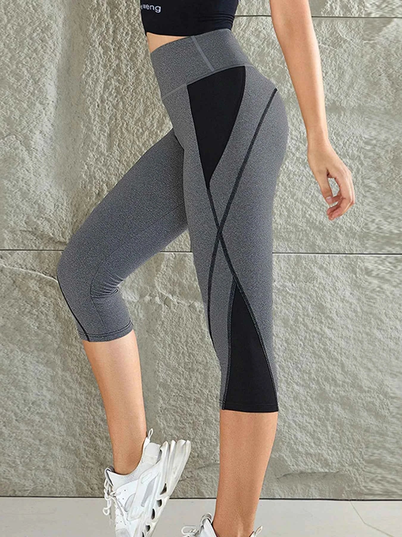 Women's Color Block High Waist Capri Yoga Leggings
